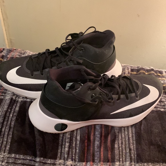 Nike - Picture 3 of 3